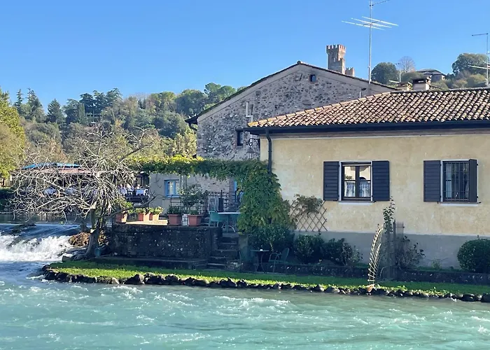 Casa Del Borgo * فاليجيو سول مينشيو